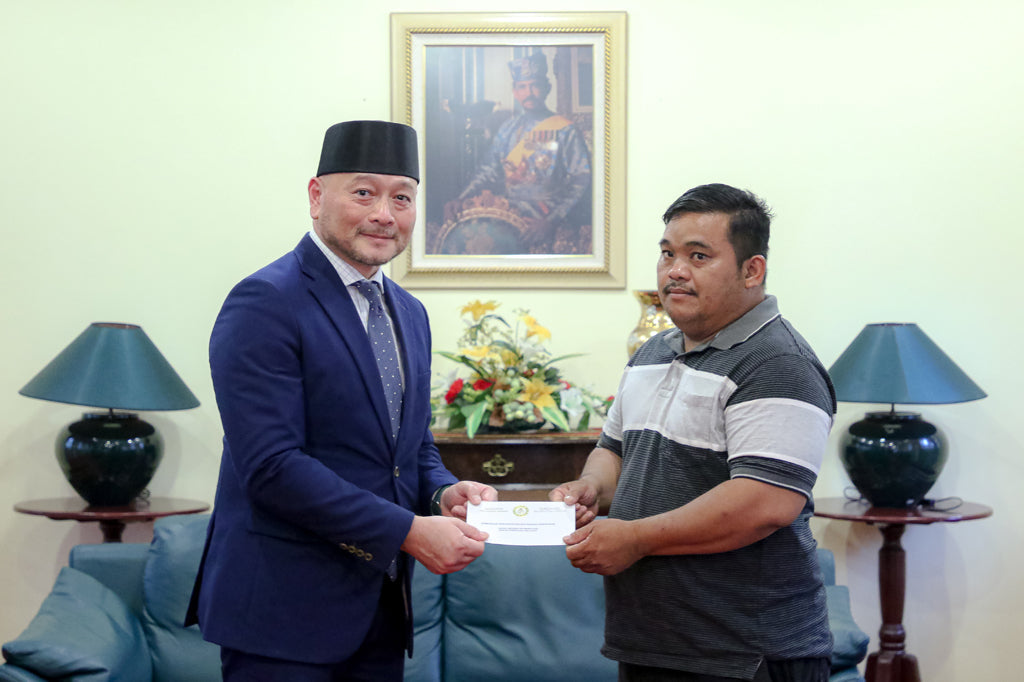 Yayasan Sultan Haji Hassanal Bolkiah Santuni Fire Victims - The House of Bolkiah
